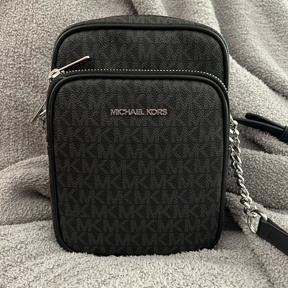 Michael Kors Jet Set Travel Medium Logo Crossbody Bag - Picture 2 of 8